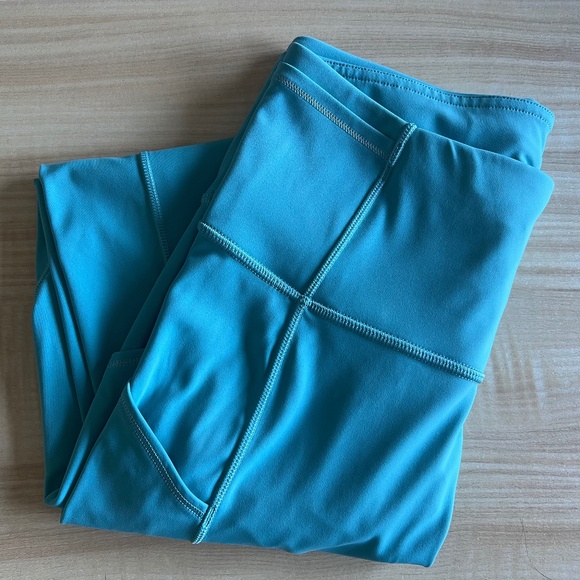 Lululemon Fast and Free High-Rise Tight 25" in Tidal Teal size 4 - Picture 6 of 8